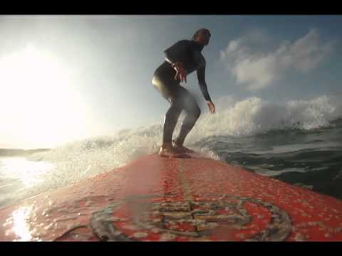 Fi Surfing Salinas on a 10´2´´ Longboard.