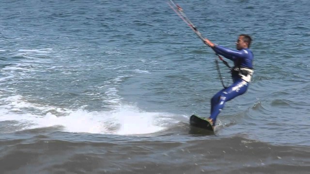 Changing Directions while Kiteboarding: The Kiteboarder School