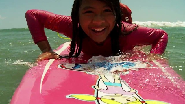 Surfer Girl Big Splash 2009 – Free Surf Lesson