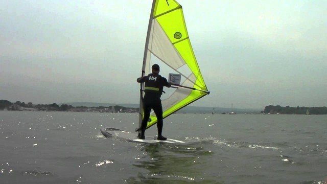 Beginners Windsurfing Lessons – Windsurf Start Position & Sailing Position