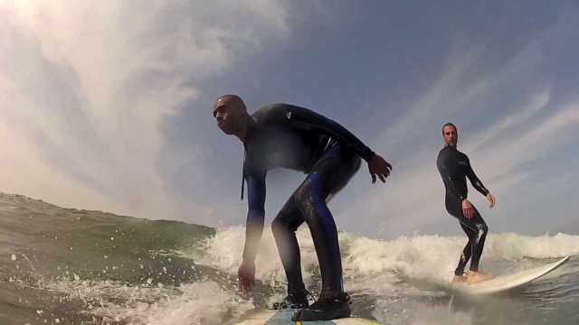 Small waves + longboard, make fun surf session.